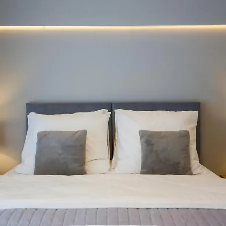 - Wyspianskiego 720 *